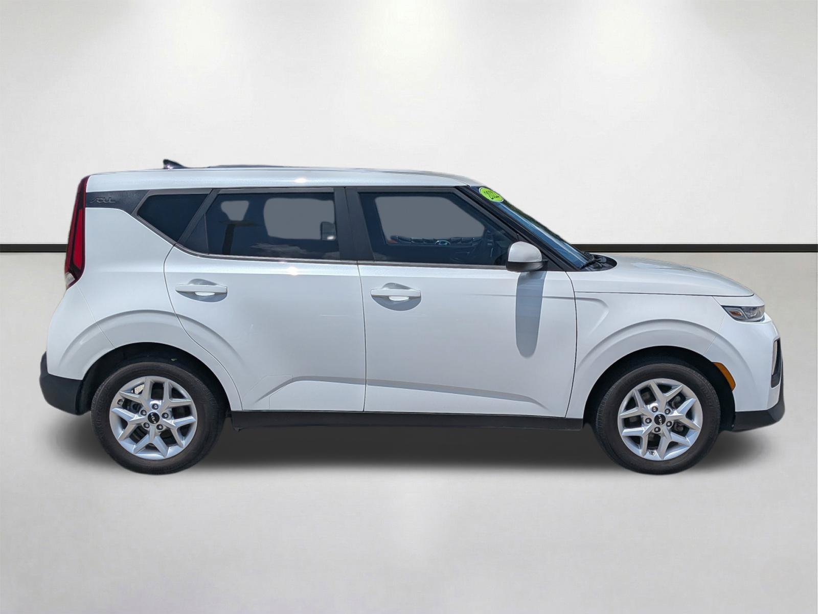 Used 2022 Kia Soul LX w/ Technology Package FWD image 3