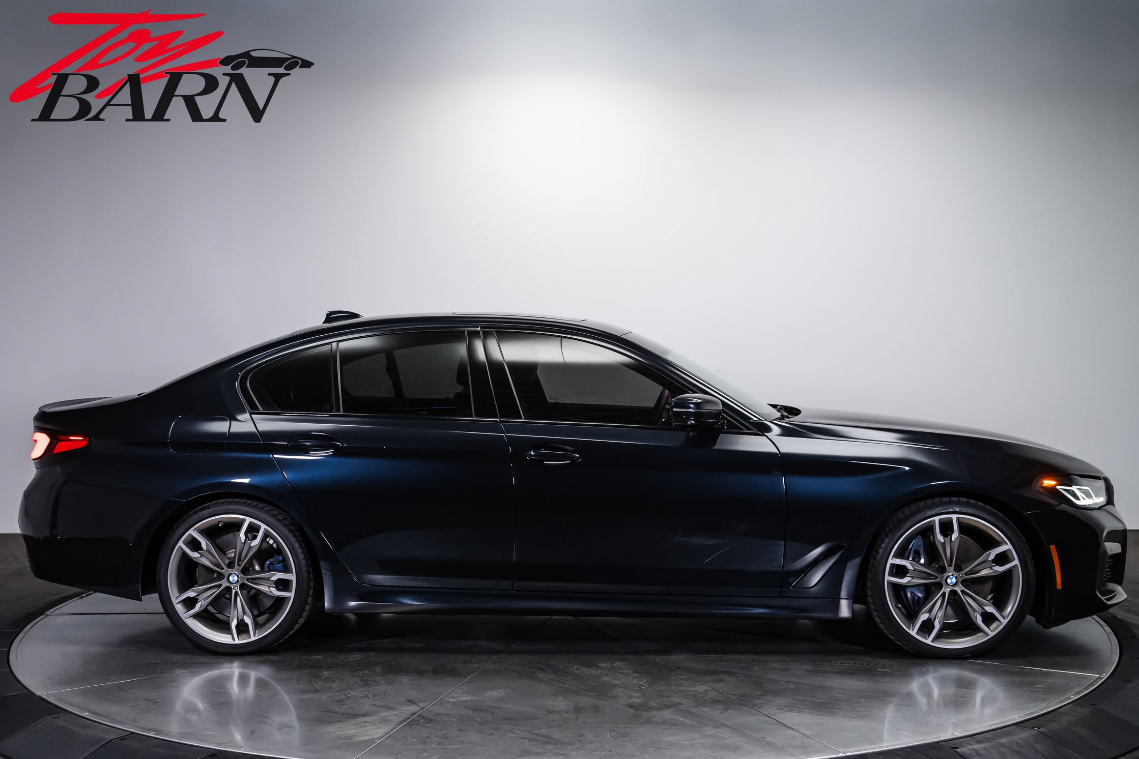 Used 2021 BMW M550i xDrive w/ Executive Package AWD/4WD image 6