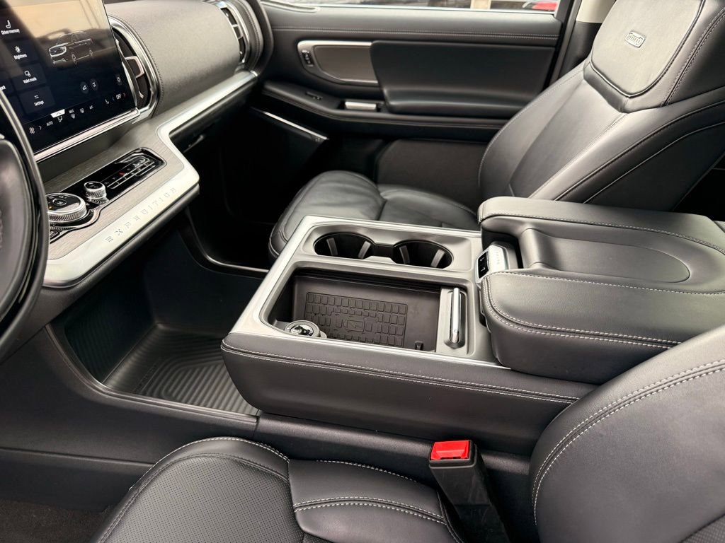 Used 2025 Ford Expedition Platinum image 26
