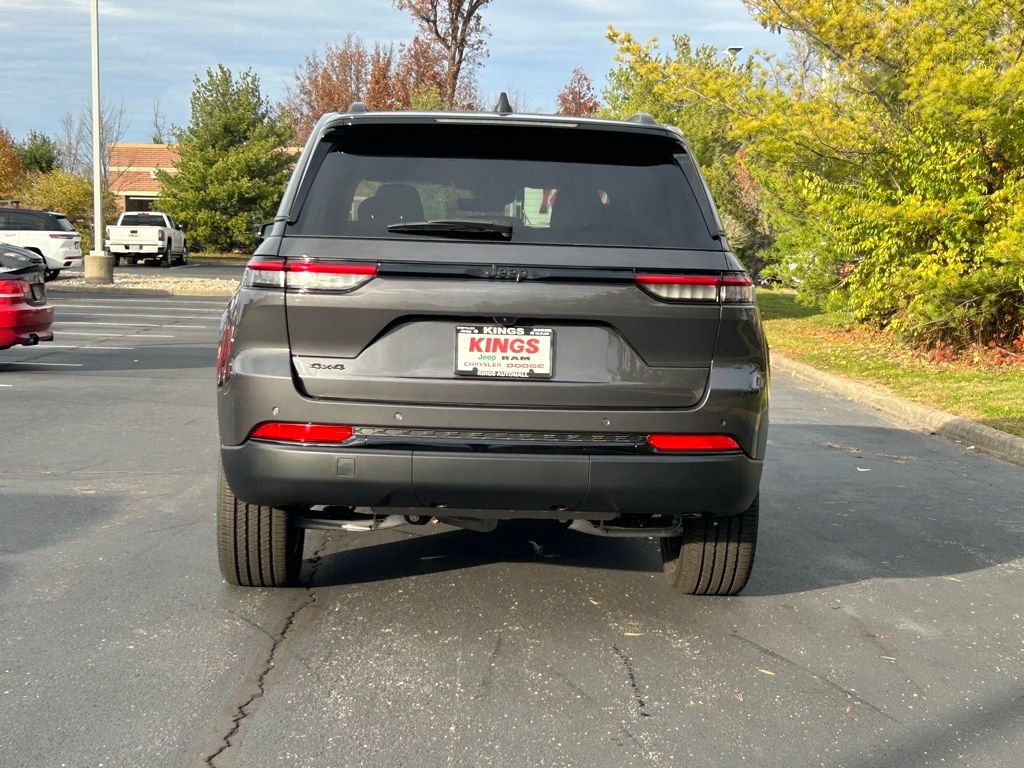 New 2025 Jeep Grand Cherokee Altitude AWD/4WD image 6
