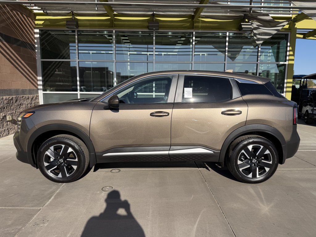 Used 2025 Nissan Kicks SV AWD/4WD image 7