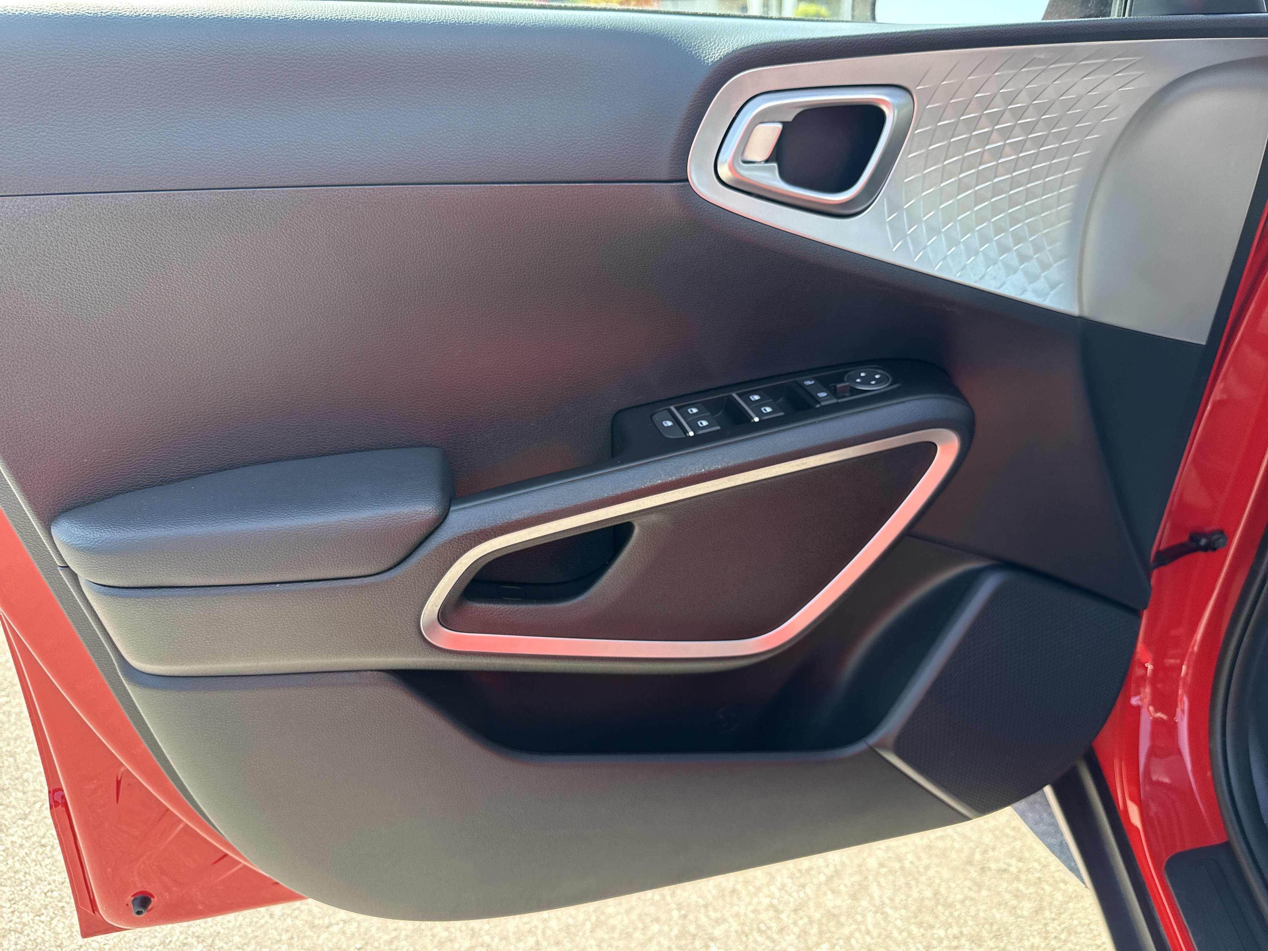 Certified 2025 Kia Soul LX w/ LX Technology Package FWD image 15