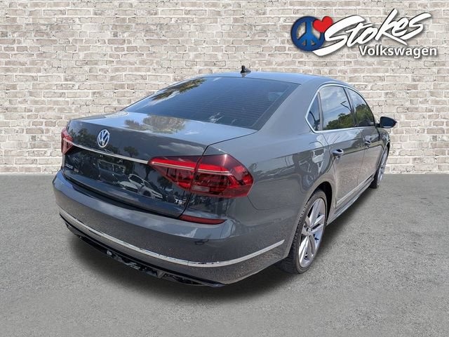 Used 2017 Volkswagen Passat 1.8T R-Line w/ R-Line Lighting Package FWD image 4