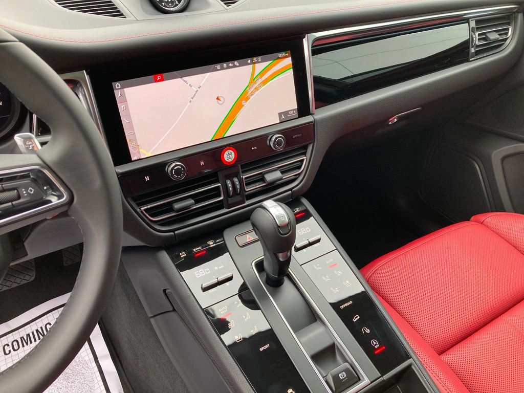 Used 2025 Porsche Macan image 13