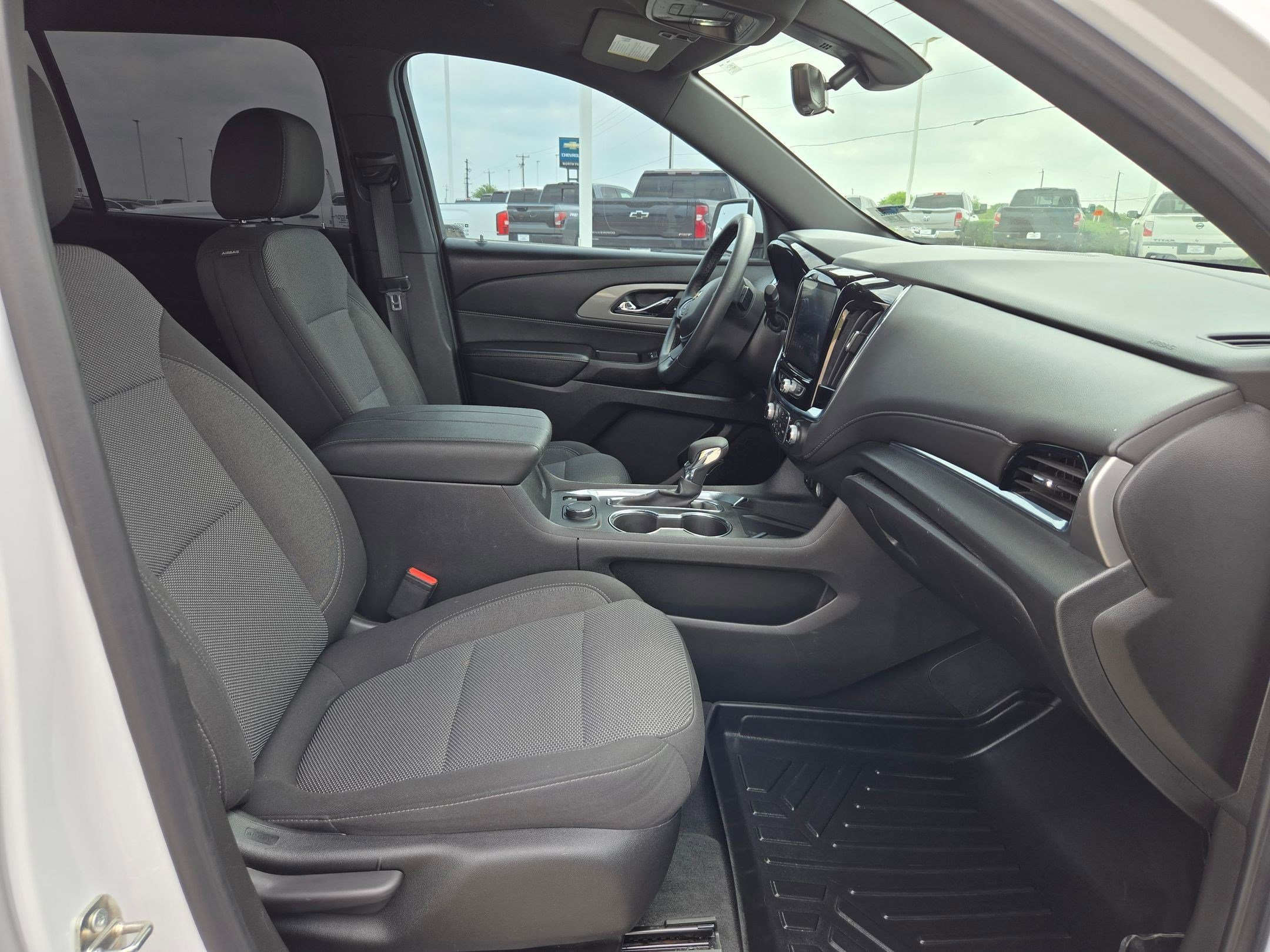 Used 2023 Chevrolet Traverse LT image 19