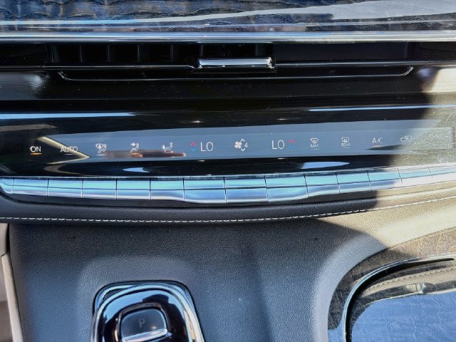 Used 2023 Cadillac Escalade ESV Premium Luxury AWD/4WD image 17