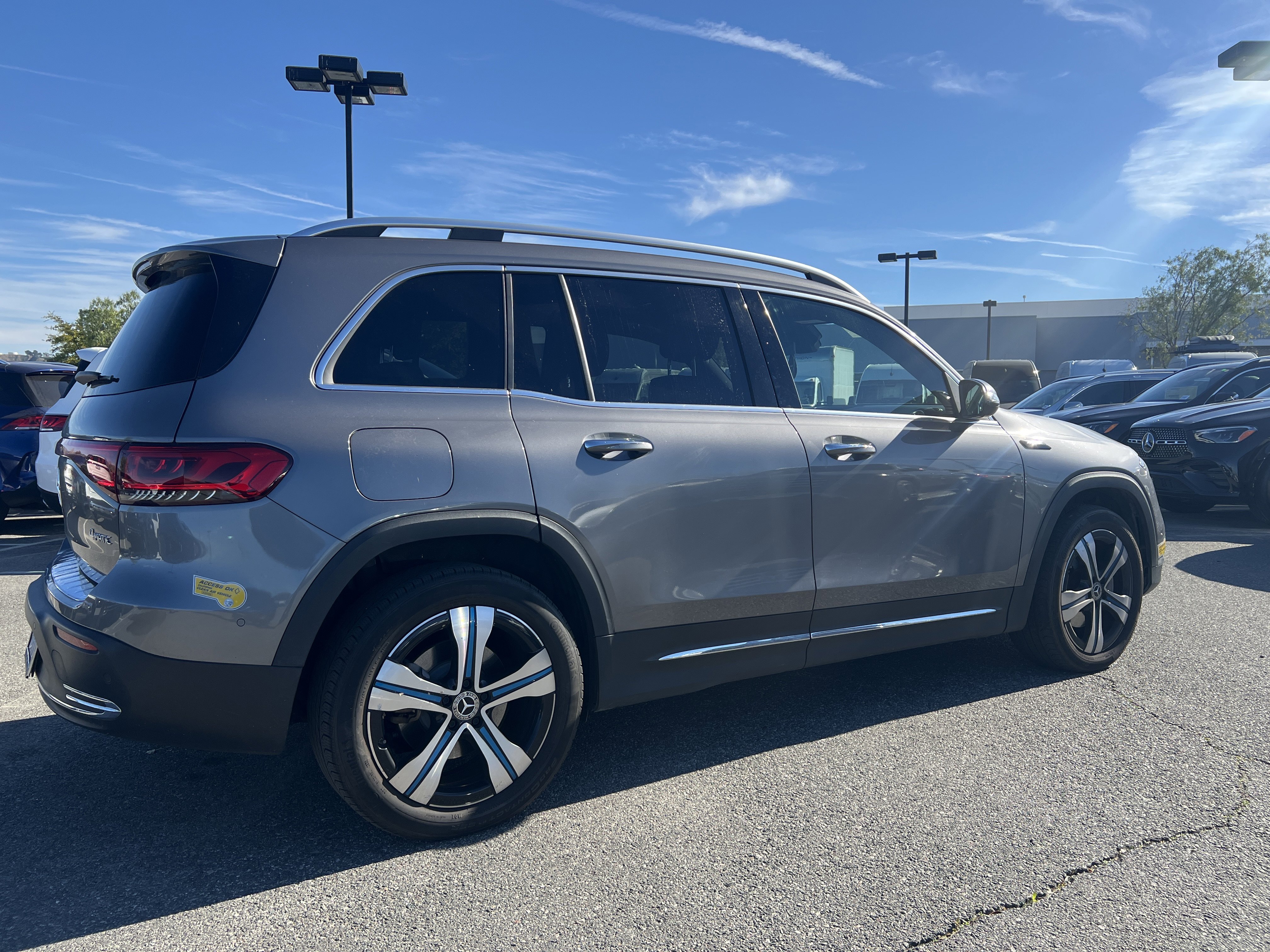 Used 2022 Mercedes-Benz EQB 350 4MATIC image 4