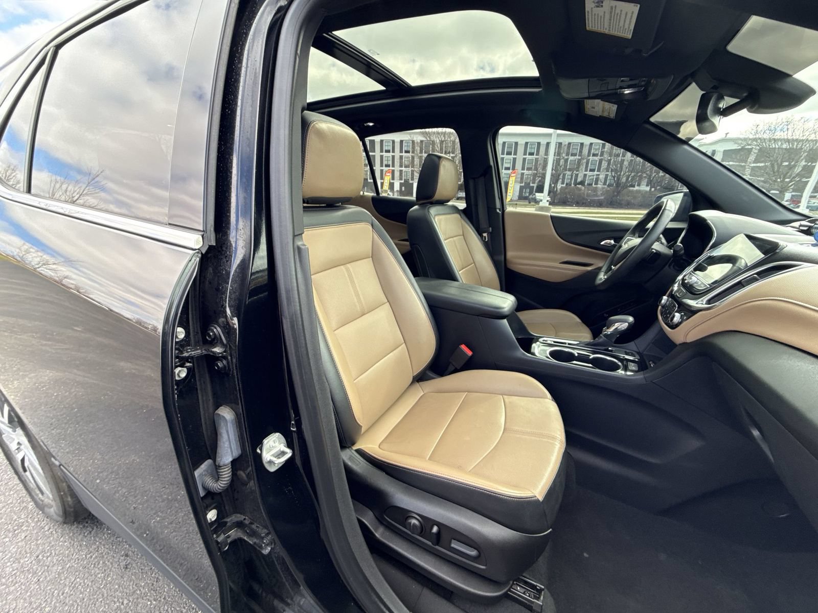 Used 2023 Chevrolet Equinox Premier AWD/4WD image 27