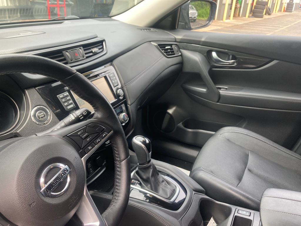 Used 2017 Nissan Rogue SL w/ SL Premium Package AWD/4WD image 17