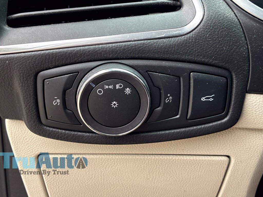 Used 2018 Ford Edge Titanium w/ Equipment Group 301A FWD image 37