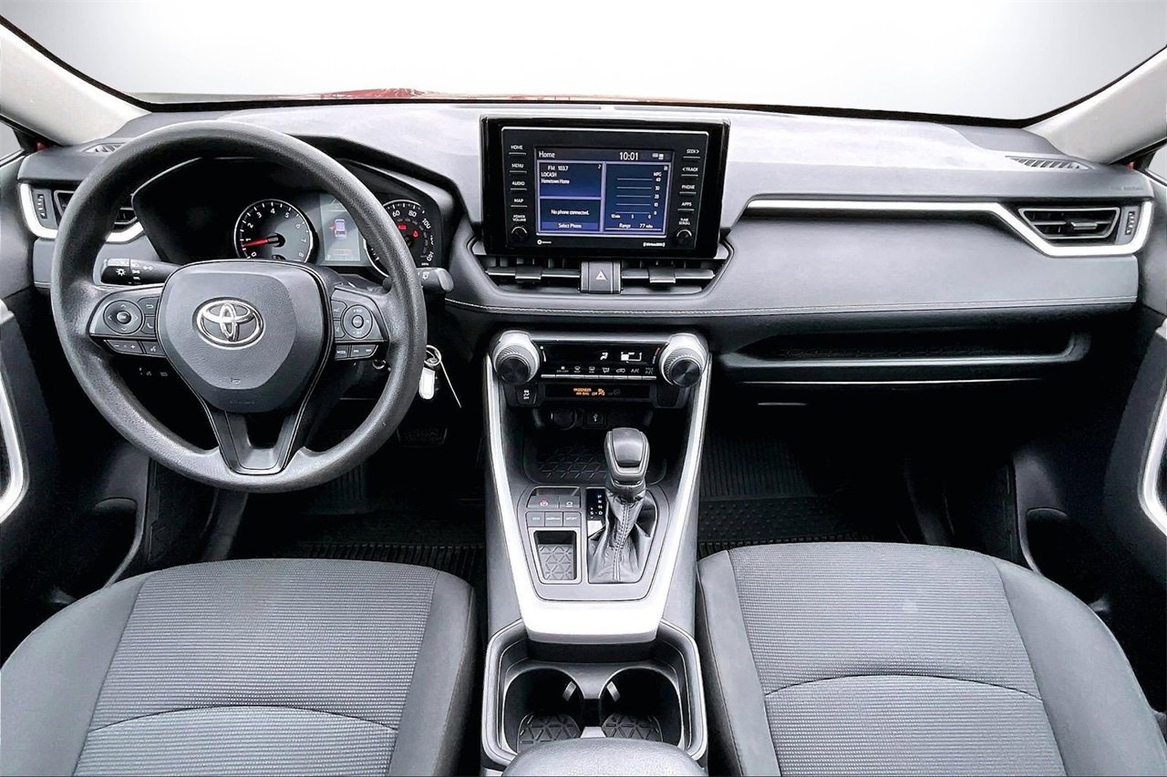 Used 2021 Toyota RAV4 LE image 13