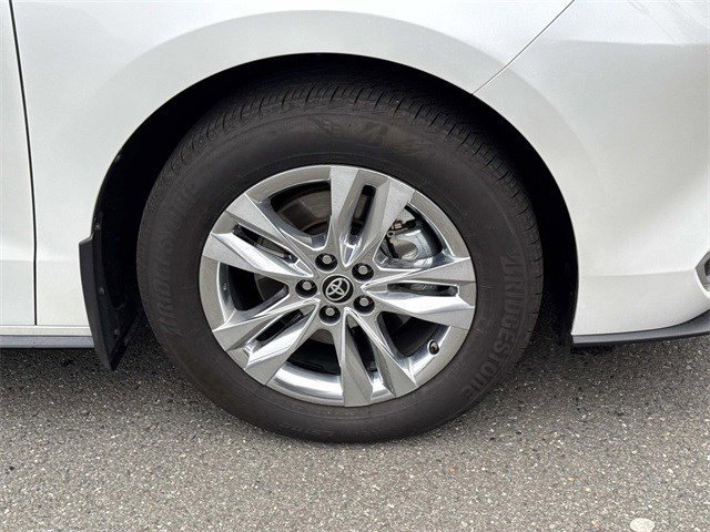 Used 2025 Toyota Sienna Limited image 7