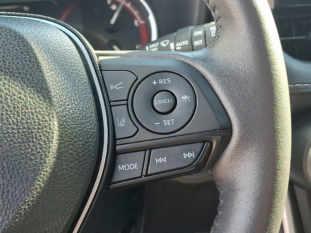 Used 2022 Toyota RAV4 Limited AWD/4WD image 23