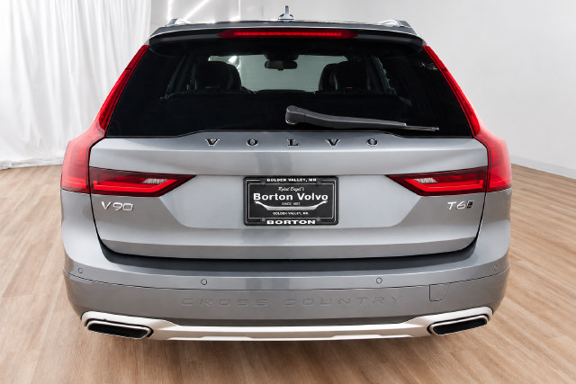 Used 2017 Volvo V90 T6 Cross Country AWD/4WD image 4