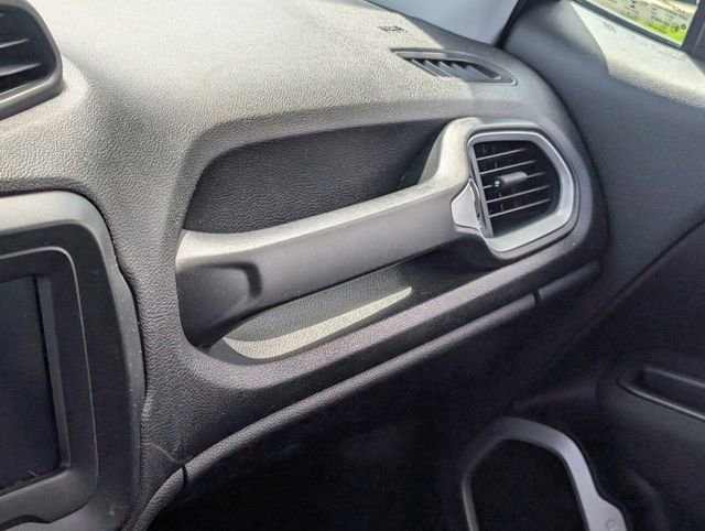 Used 2019 Jeep Renegade Latitude FWD image 25