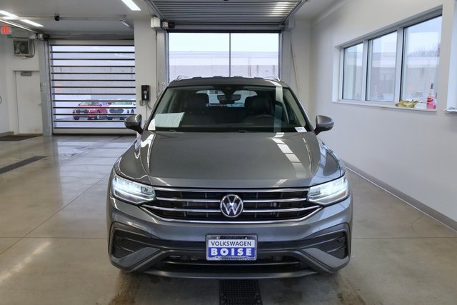 Used 2022 Volkswagen Tiguan SE image 2