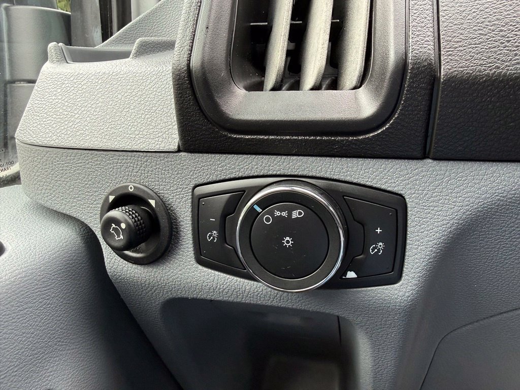 Used 2018 Ford Transit 150 XL RWD image 17