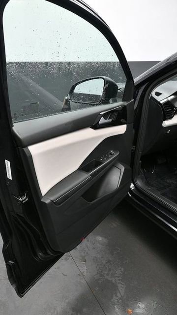 Used 2025 Volkswagen Taos S image 17