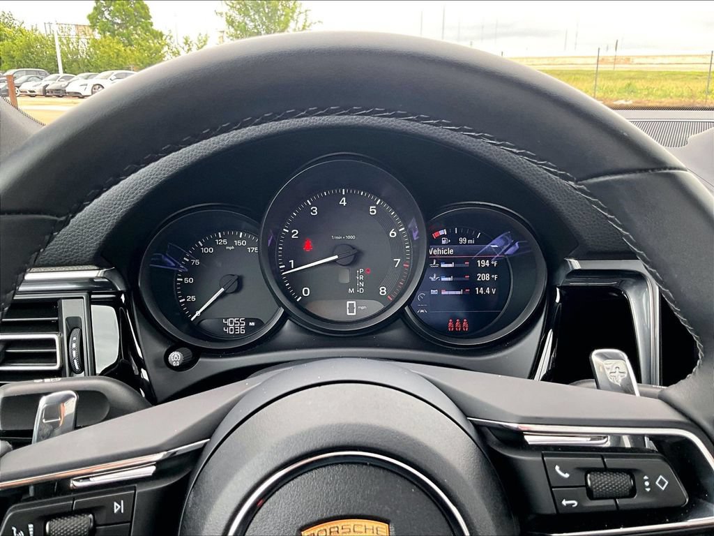 Certified 2025 Porsche Macan AWD/4WD image 25