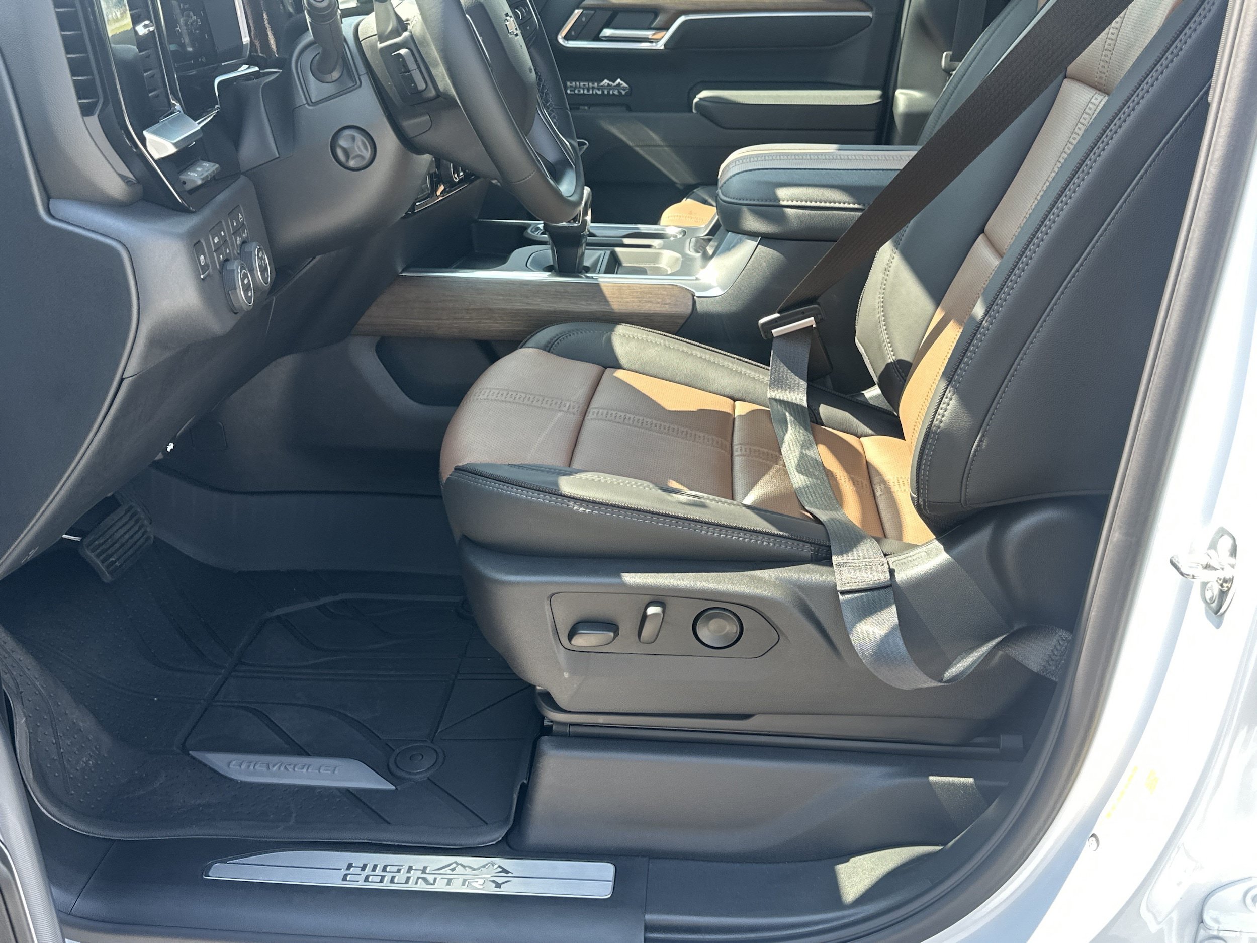New 2026 Chevrolet Silverado 1500 High Country w/ High Country Premium Package AWD/4WD image 9
