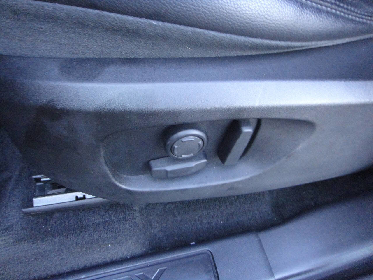 Used 2017 Land Rover Discovery Sport HSE image 11