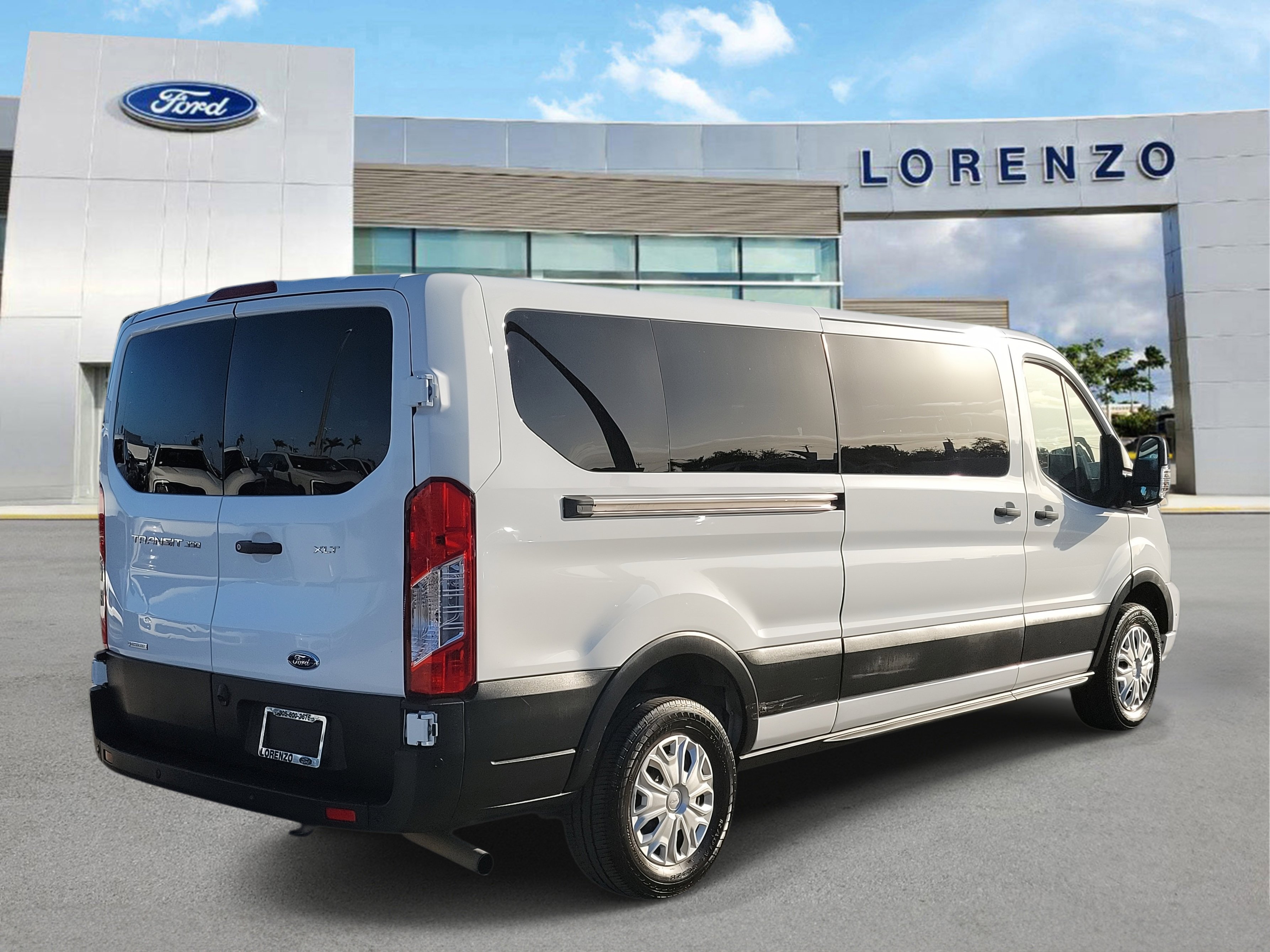 Used 2023 Ford Transit 350 XLT image 5