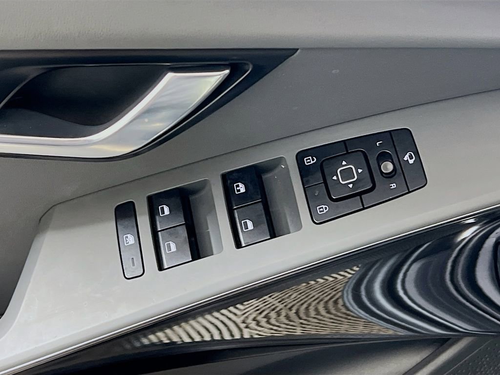 Used 2024 Kia Niro EX Touring FWD image 17