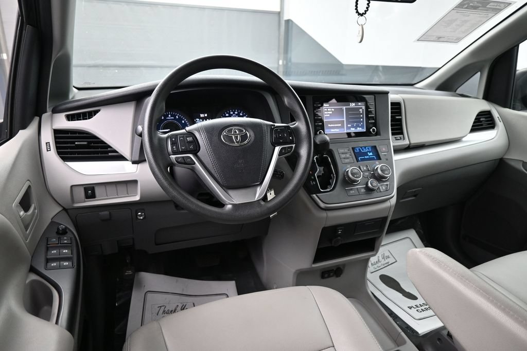 Used 2020 Toyota Sienna L FWD image 26