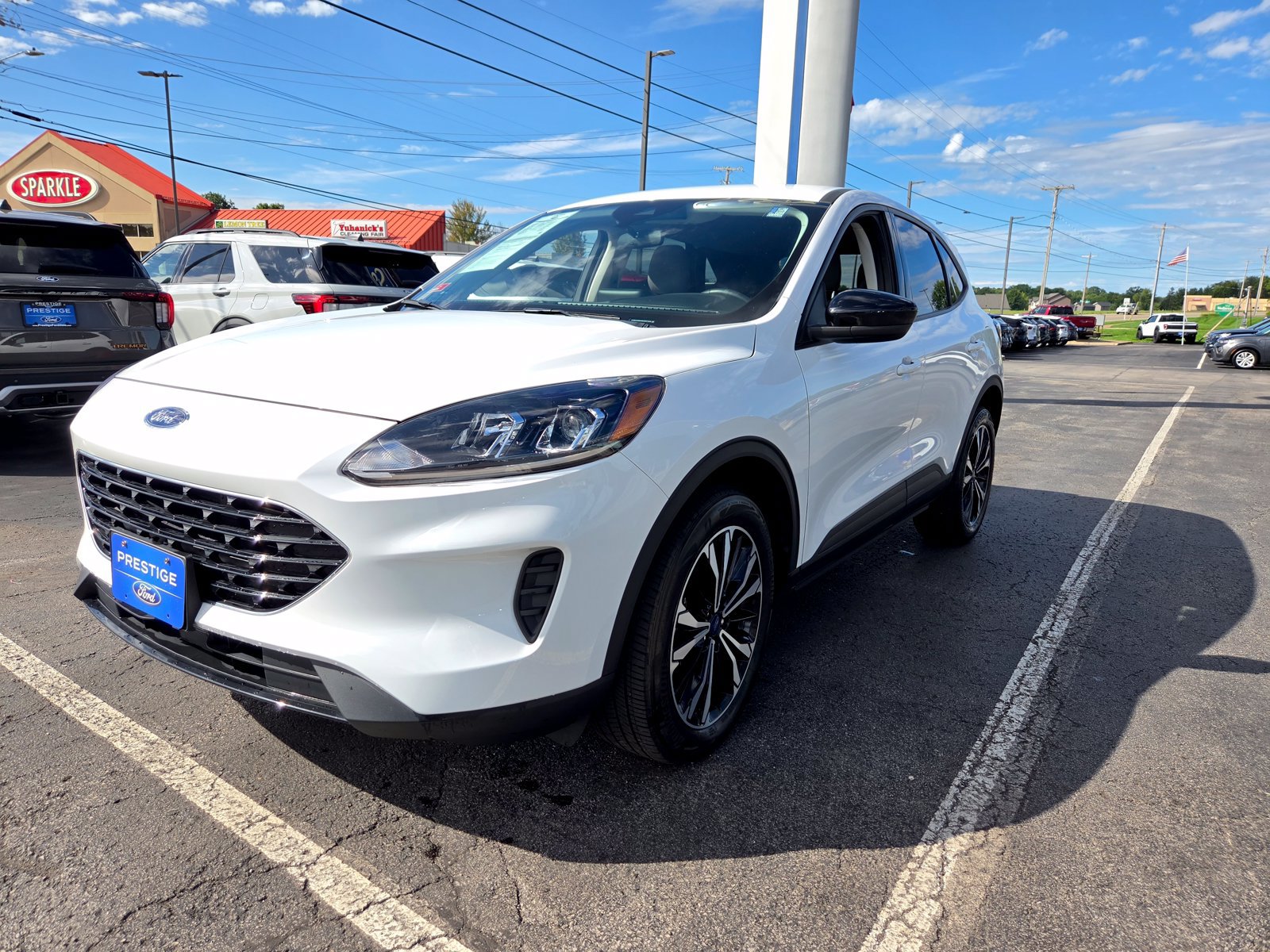 Used 2022 Ford Escape SE w/ SE Sport Appearance Package AWD/4WD image 7