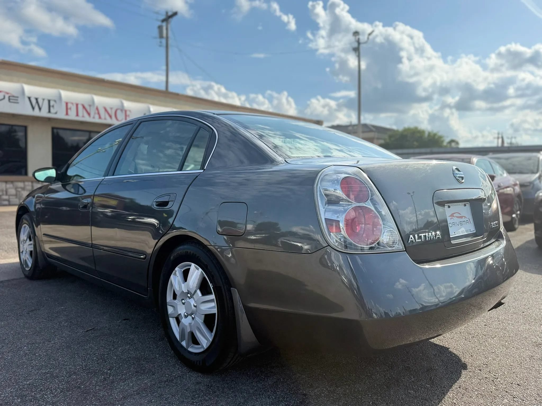 Used 2005 Nissan Altima 2.5 S w/ (S02) Side Airbags Pkg FWD image 9