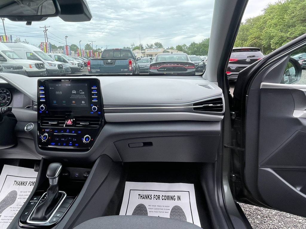 Used 2020 Hyundai Ioniq SE FWD image 28