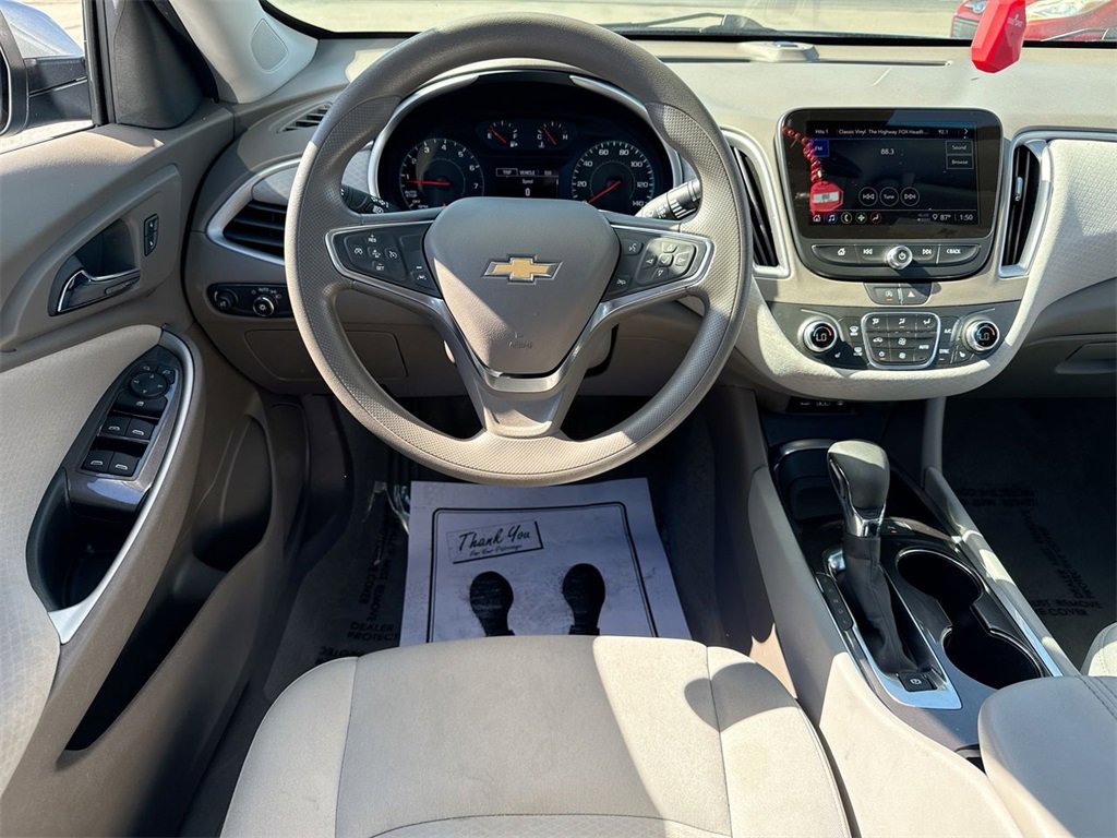 Used 2025 Chevrolet Malibu LT image 14