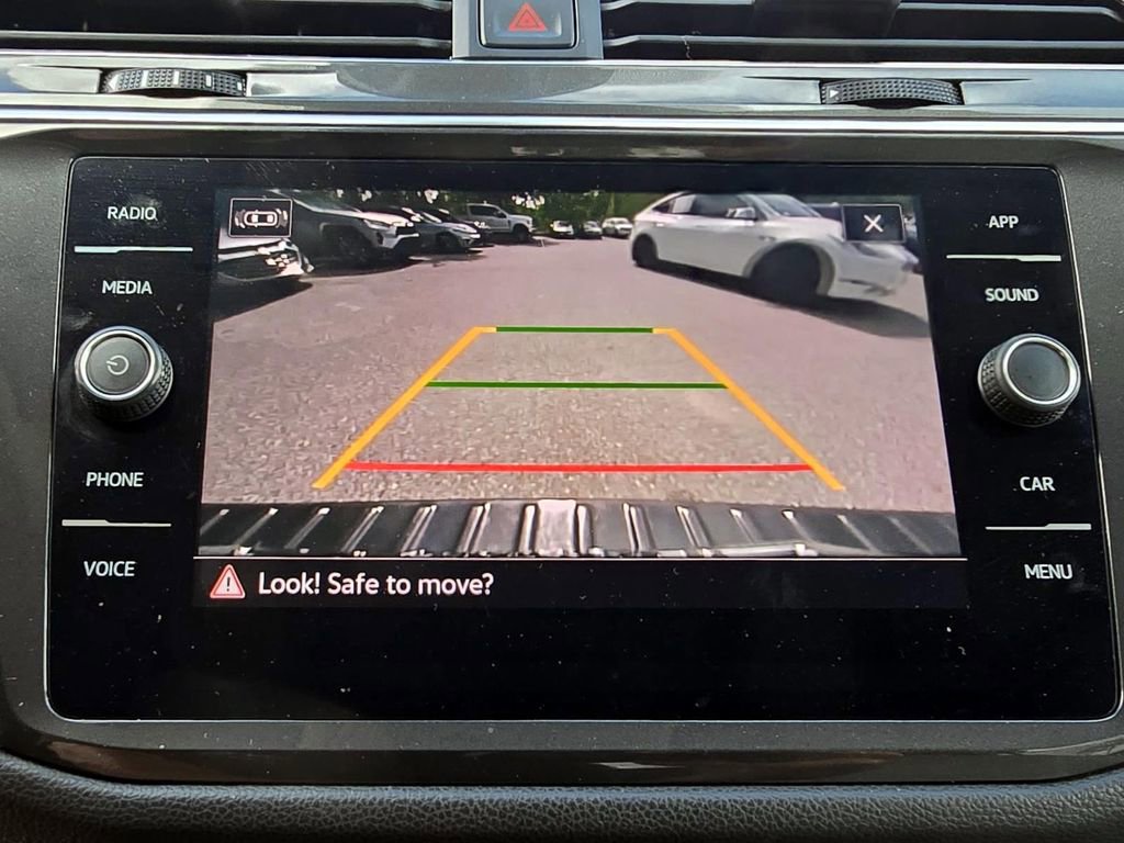 Used 2023 Volkswagen Tiguan SE FWD image 18