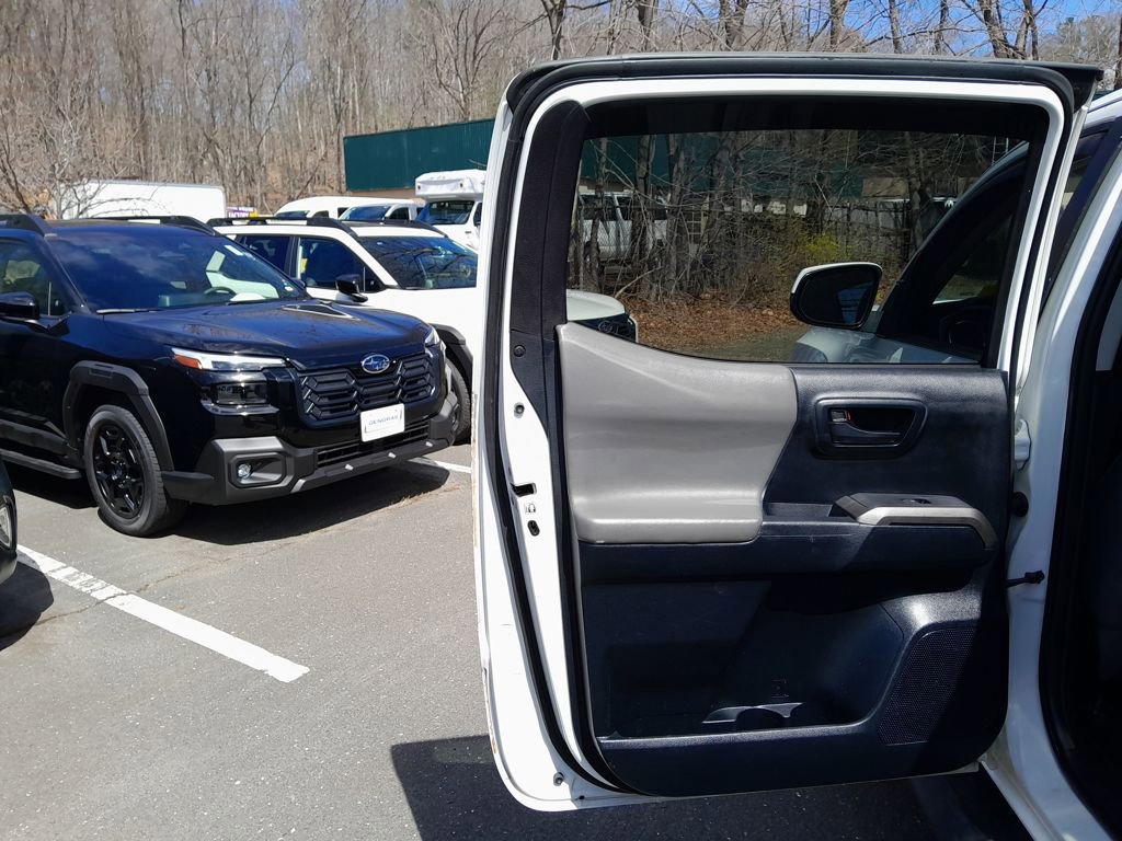 Used 2016 Toyota Tacoma 2WD Double Cab image 26