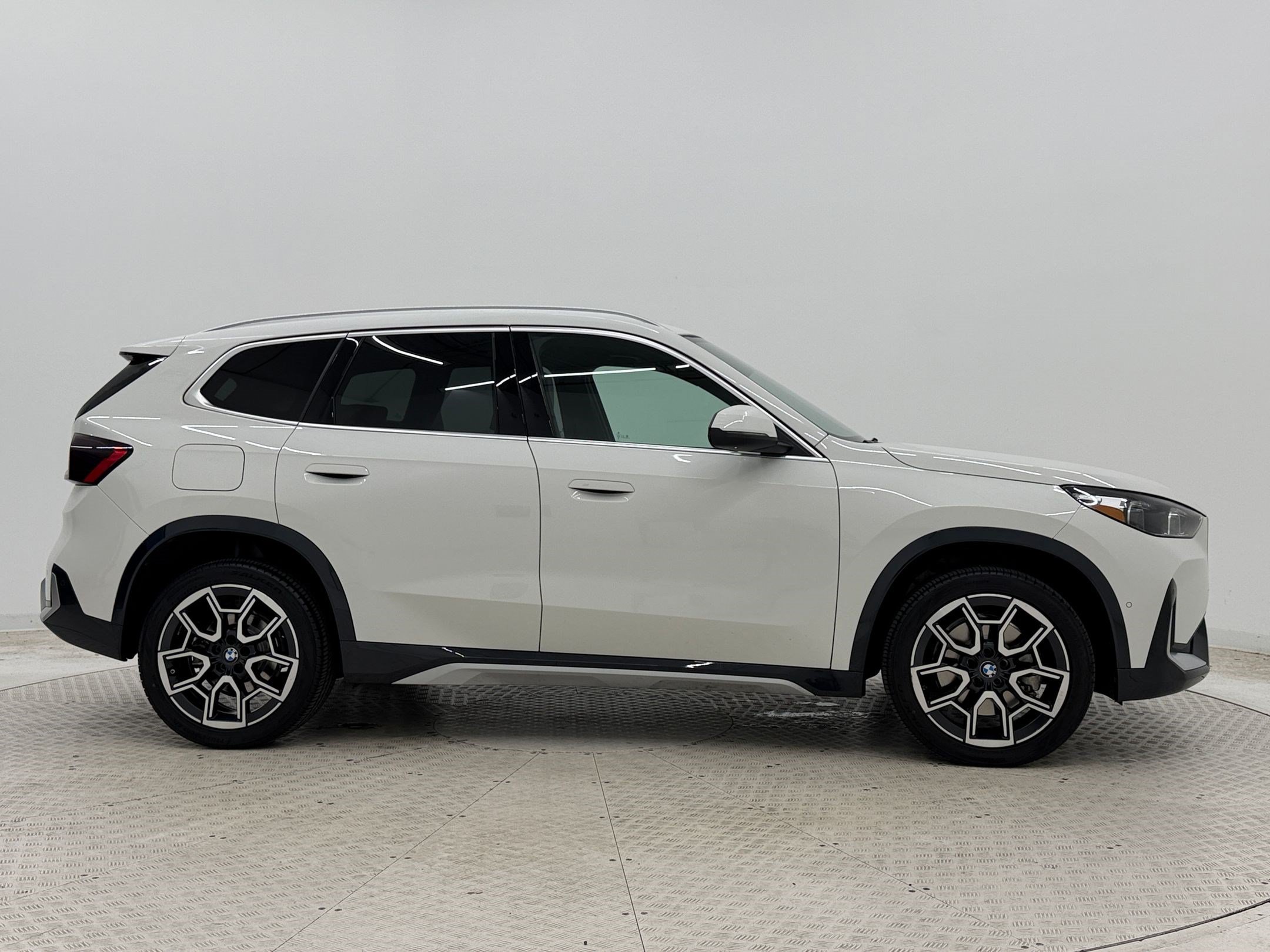 Used 2025 BMW X1 xDrive28i w/ Convenience Package AWD/4WD image 8