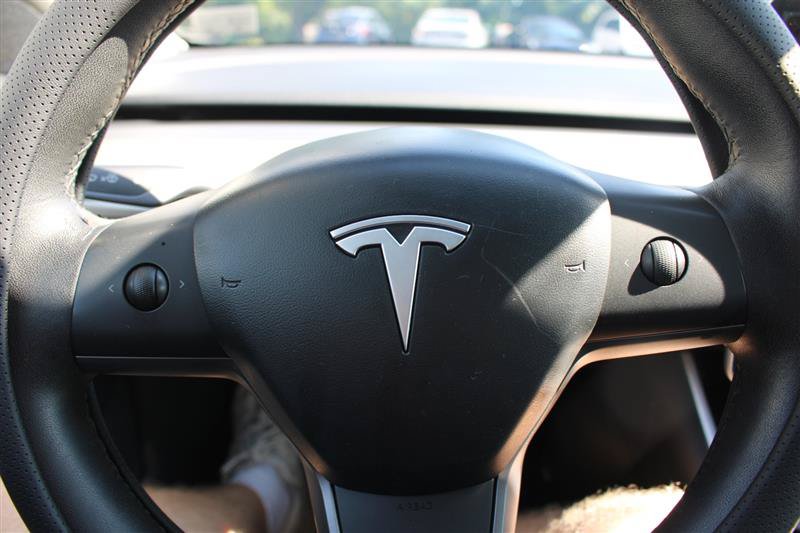 Used 2020 Tesla Model 3 Standard Range Plus RWD image 12