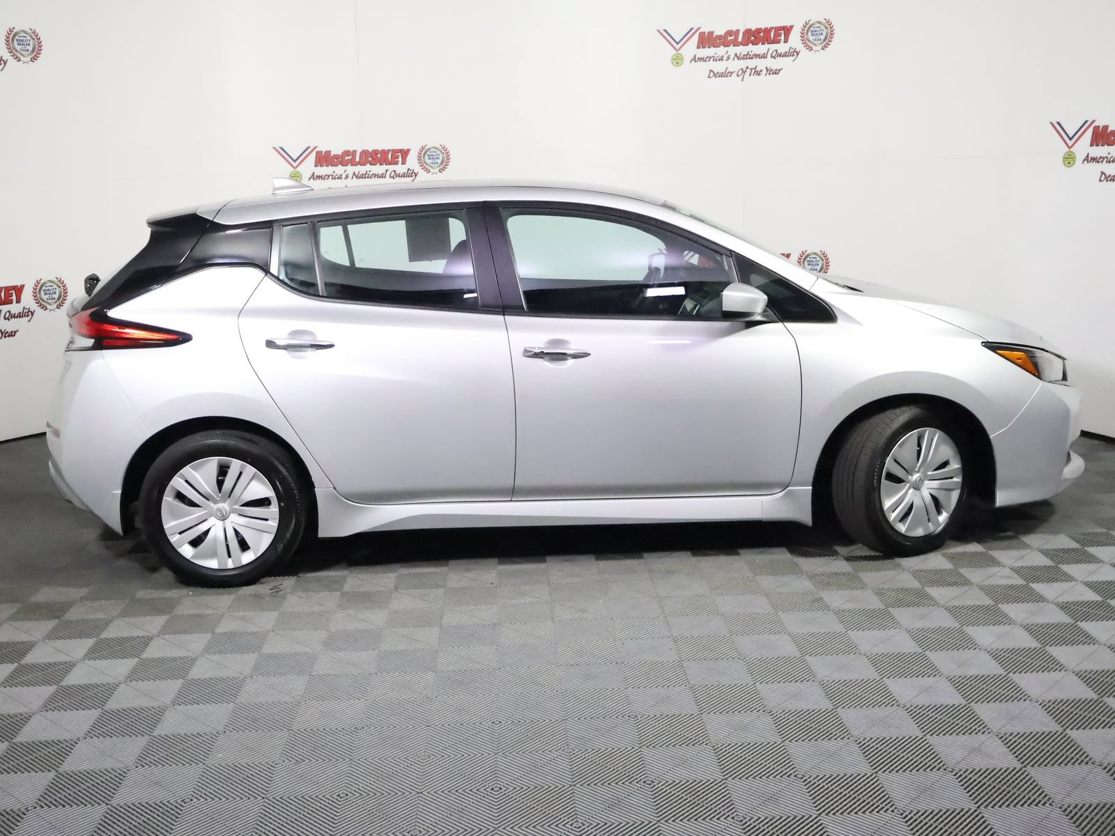 Used 2025 Nissan Leaf S FWD image 3