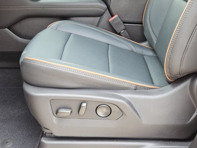 New 2026 GMC Yukon XL AT4 w/ AT4 Premium Plus Package AWD/4WD image 18