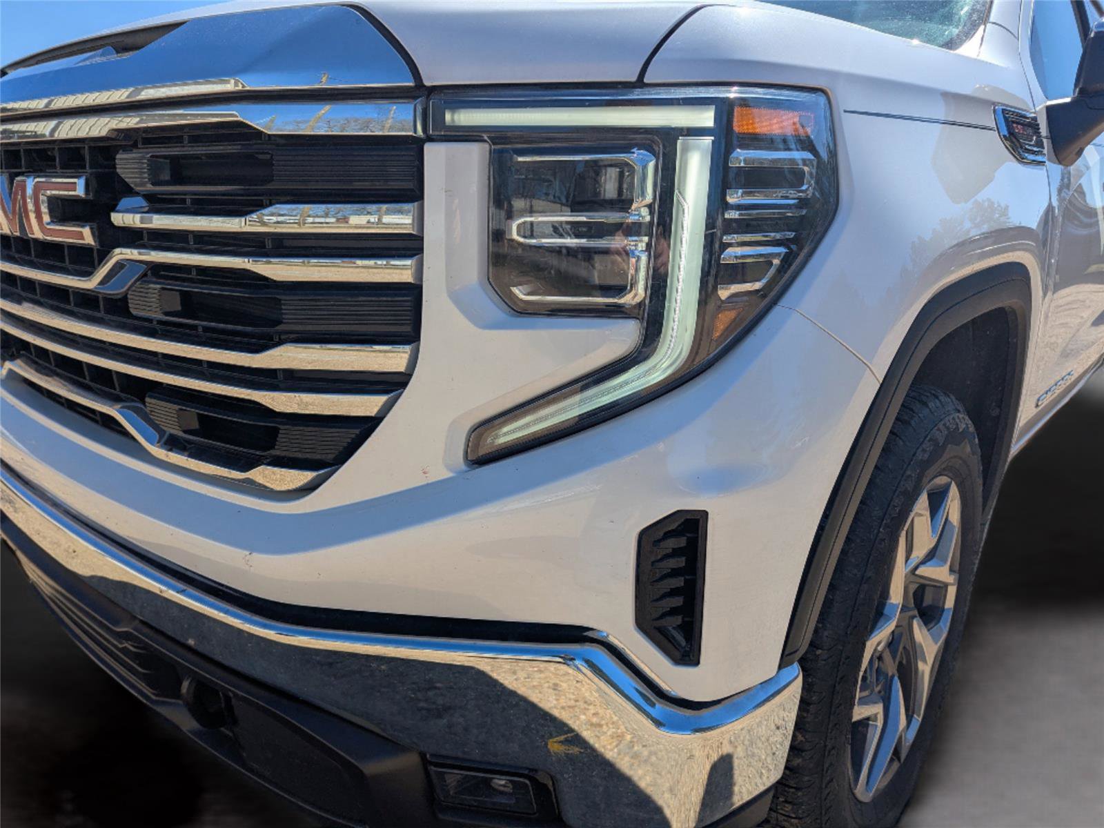 Used 2024 GMC Sierra 1500 SLT w/ SLT Premium Package image 28