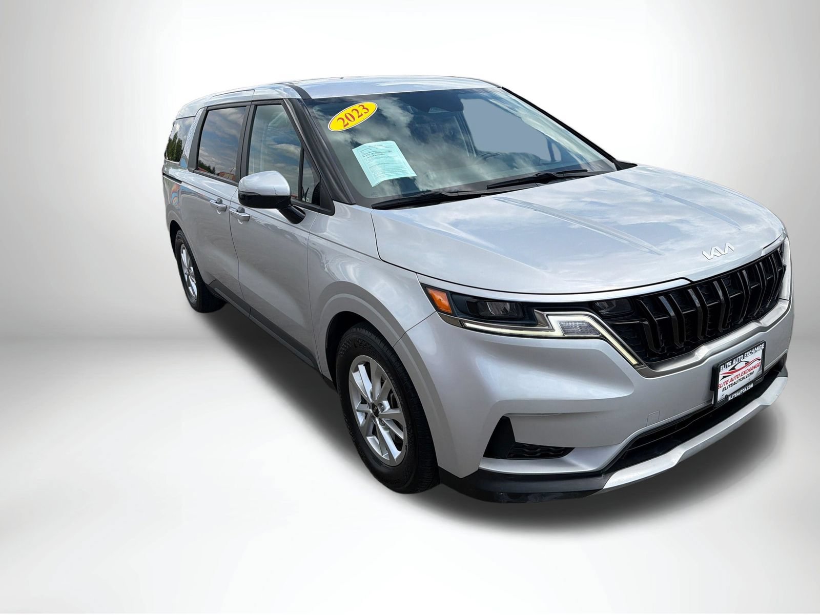 Used 2023 Kia Carnival LX FWD image 8