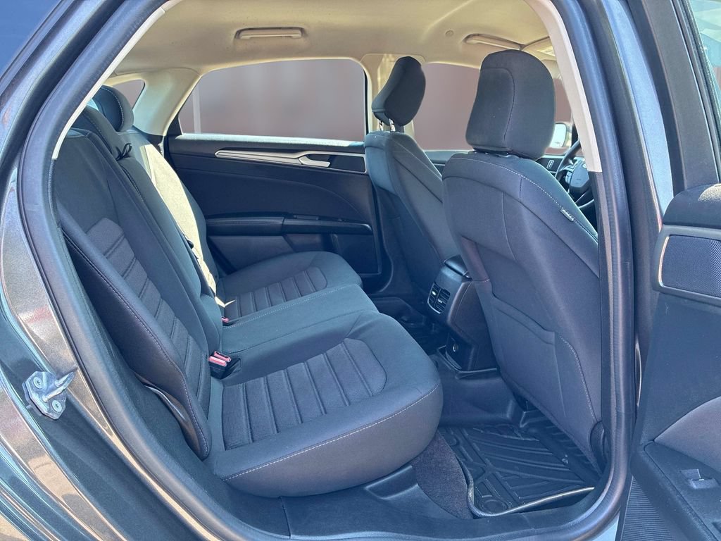 Used 2020 Ford Fusion SE FWD image 21