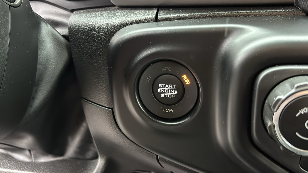 Used 2023 Jeep Gladiator Sport AWD/4WD image 16