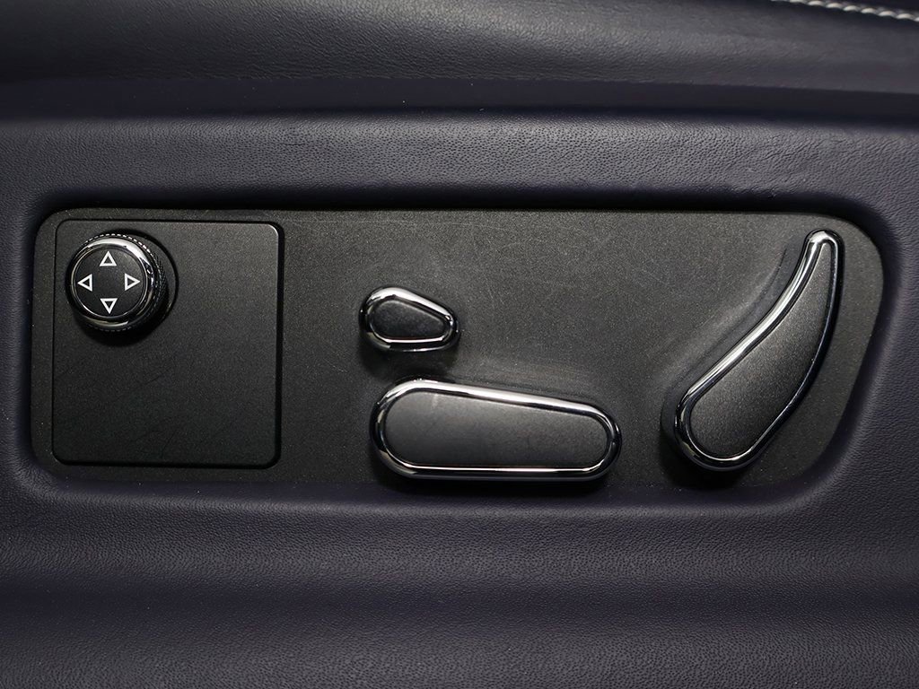 Used 2019 Bentley Bentayga image 28