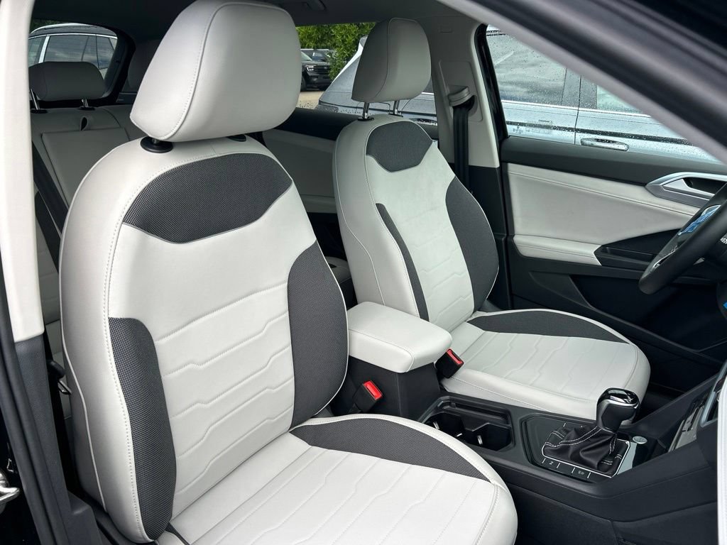 New 2026 Volkswagen Taos SE FWD image 43