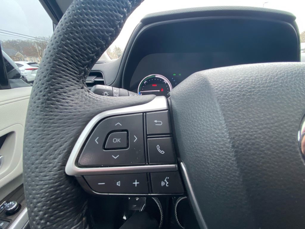 Used 2024 Toyota Sienna Limited image 20