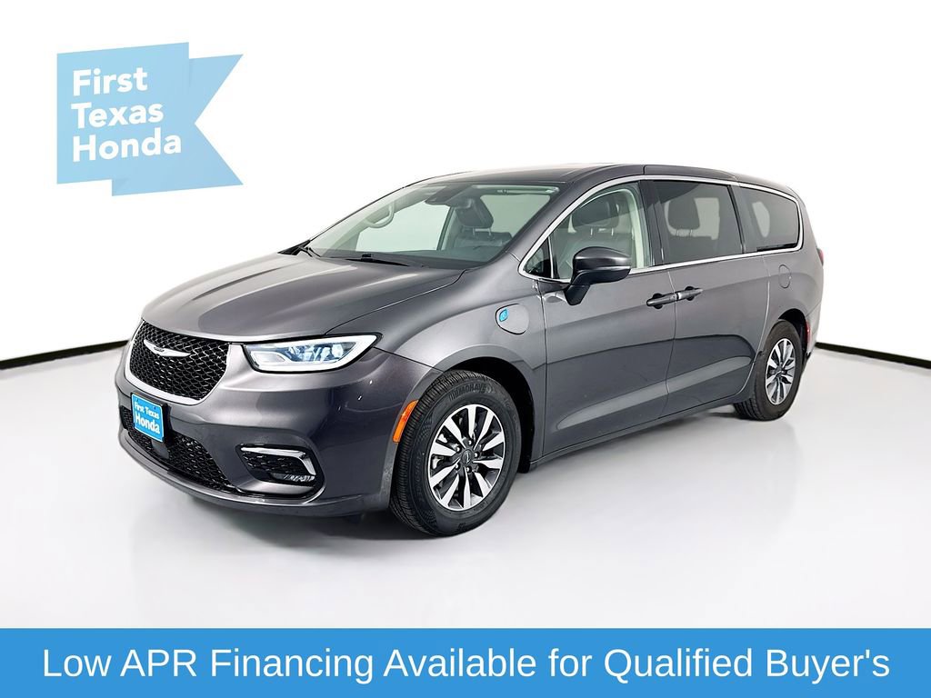 Used 2023 Chrysler Pacifica Touring-L image 3