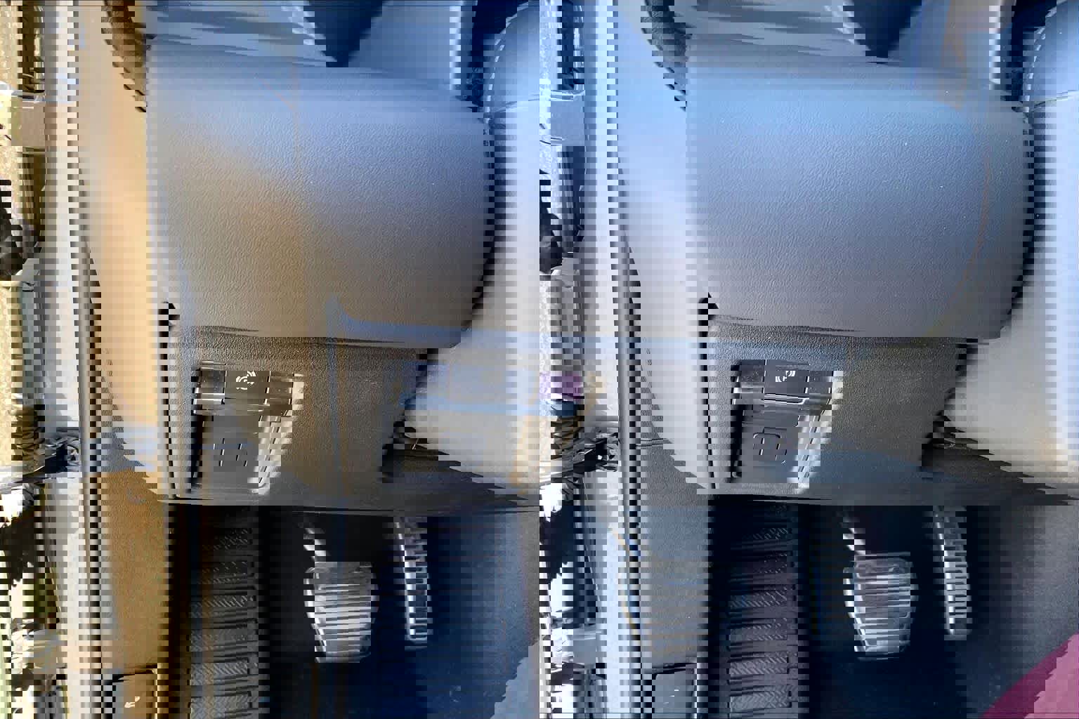 Certified 2023 Land Rover Defender 130 X AWD/4WD image 32