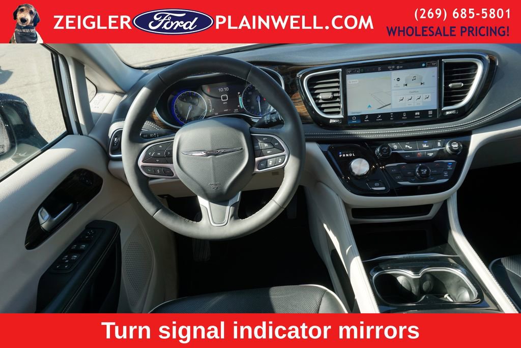 Used 2024 Chrysler Pacifica Limited FWD image 15