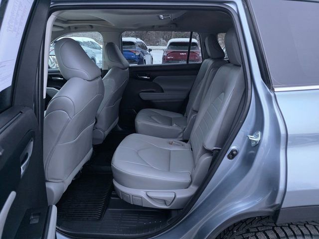 Used 2023 Toyota Highlander XLE image 18
