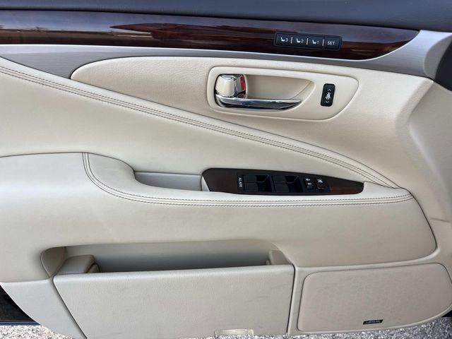 Used 2015 Lexus LS 460 w/ Comfort Package image 28